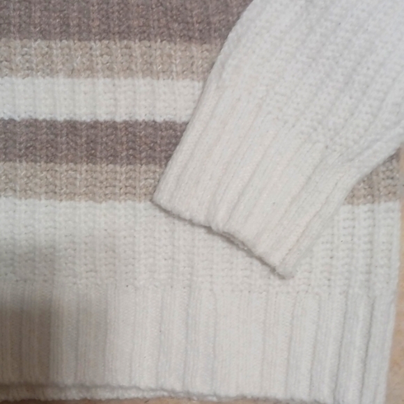 Old Navy Sweater - Picture 6 of 10